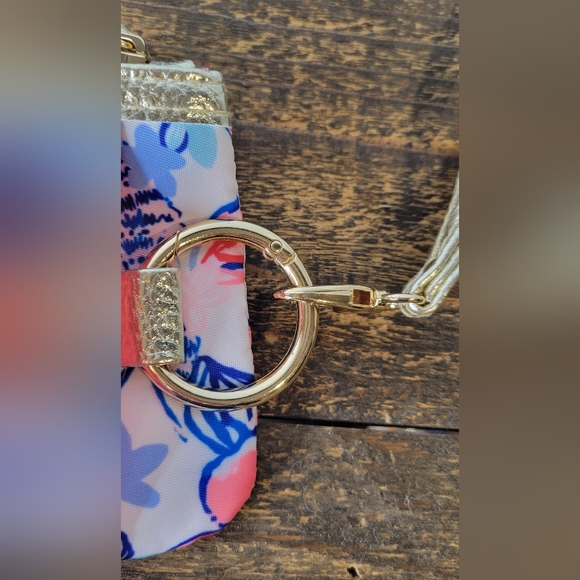 Lilly Pulitzer Wristlet Wallet - Picture 4 of 10